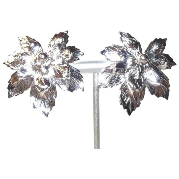 SILVERY MAPLE Leaf Vintage 1958 Clip On Earrings - Picture 2 of 9